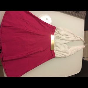 Sleeveless discovered back dress